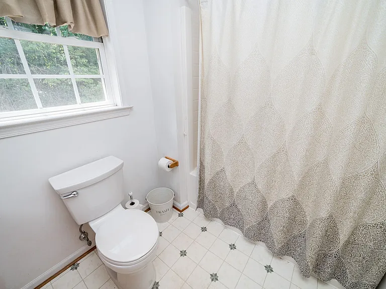 72 Viking Dr — Photo 44