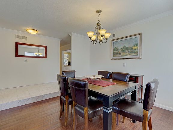 4th image of 215 Rosilie St