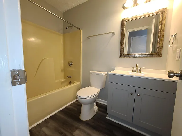 533 Hollyberry Ln — Photo 16