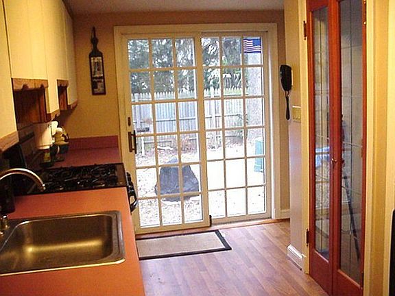 Kitchen doors to rear
