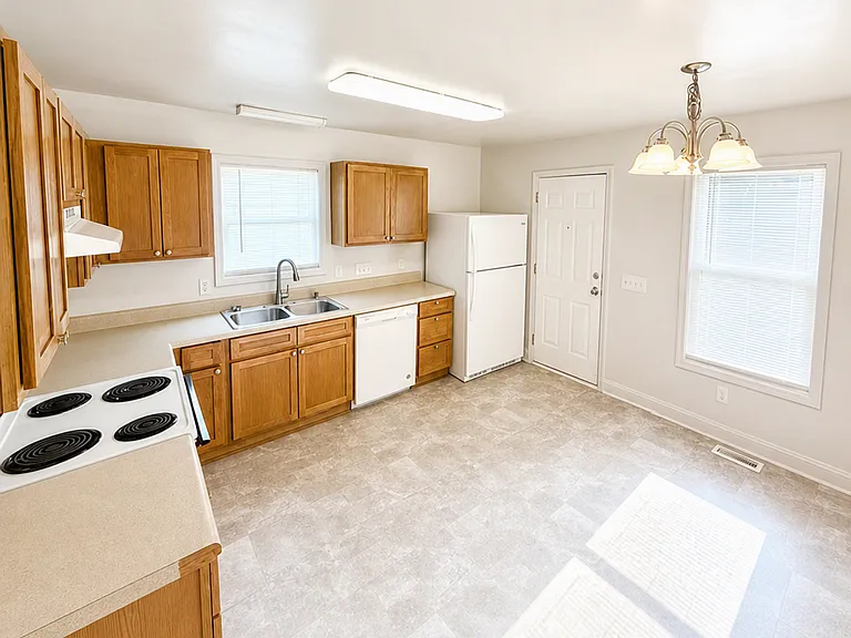 701 Meadow St — Photo 4