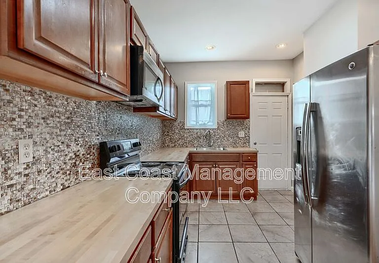 1616 N Fulton Ave — Photo 10