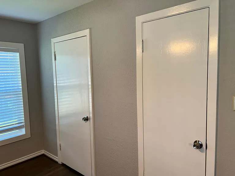 319 S Kenwood Ln #1 — Photo 13