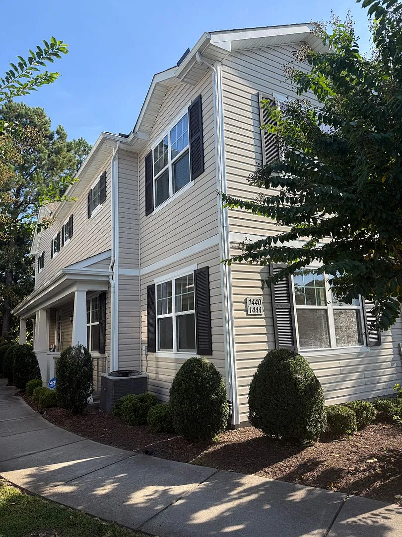 Hadley Park At Greenbrier - Three Bedrooms, Two And A Half Baths — Photo 1