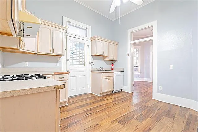 129 N Rendon St — Photo 9