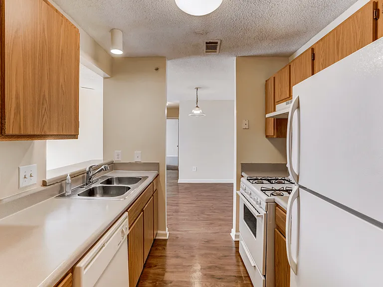 Forest Glen Apartments — Photo 14