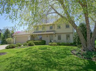 967 N Shore Dr, Pewaukee, WI 53072