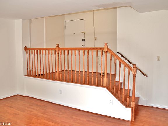 4th image of 5578 Burnside Dr APT 4