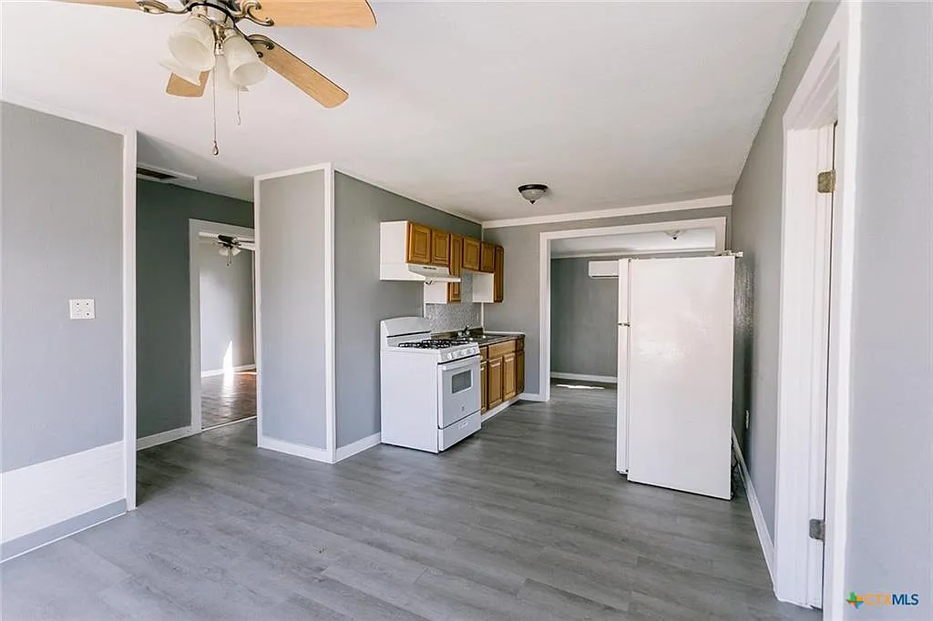 1002 Pine Street — Photo 1