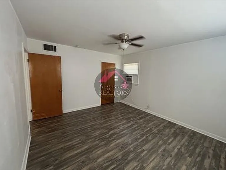 1515 James St — Photo 3