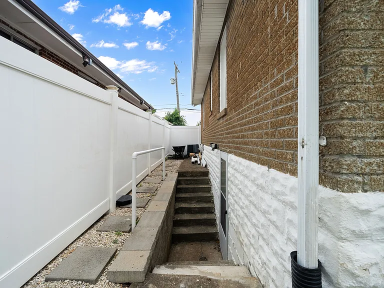 7921 W Bruno Ave — Photo 24