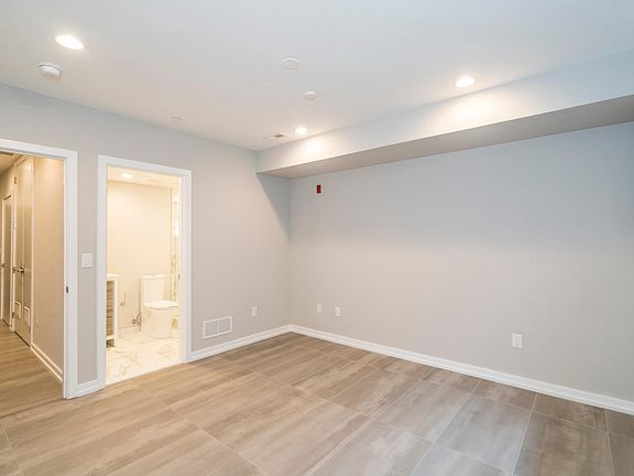 2nd image of 1438 Clymer St Unit 1