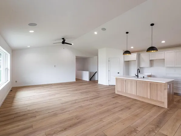 1904 London STREET, Holmen, WI 54636