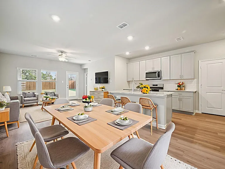 1412 Bridgestone Dr — Photo 3