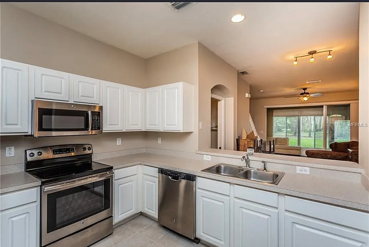2 bed, 1.5 bath, 1240 sqft, $1,900 — Photo 4