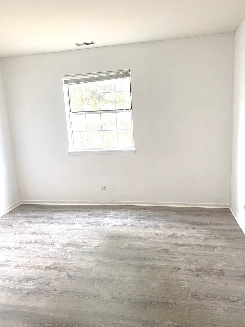 1 bed, 800 sqft, $1,710 — Photo 2