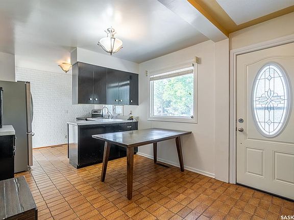 5th image of 237 Orchard CRESCENT
