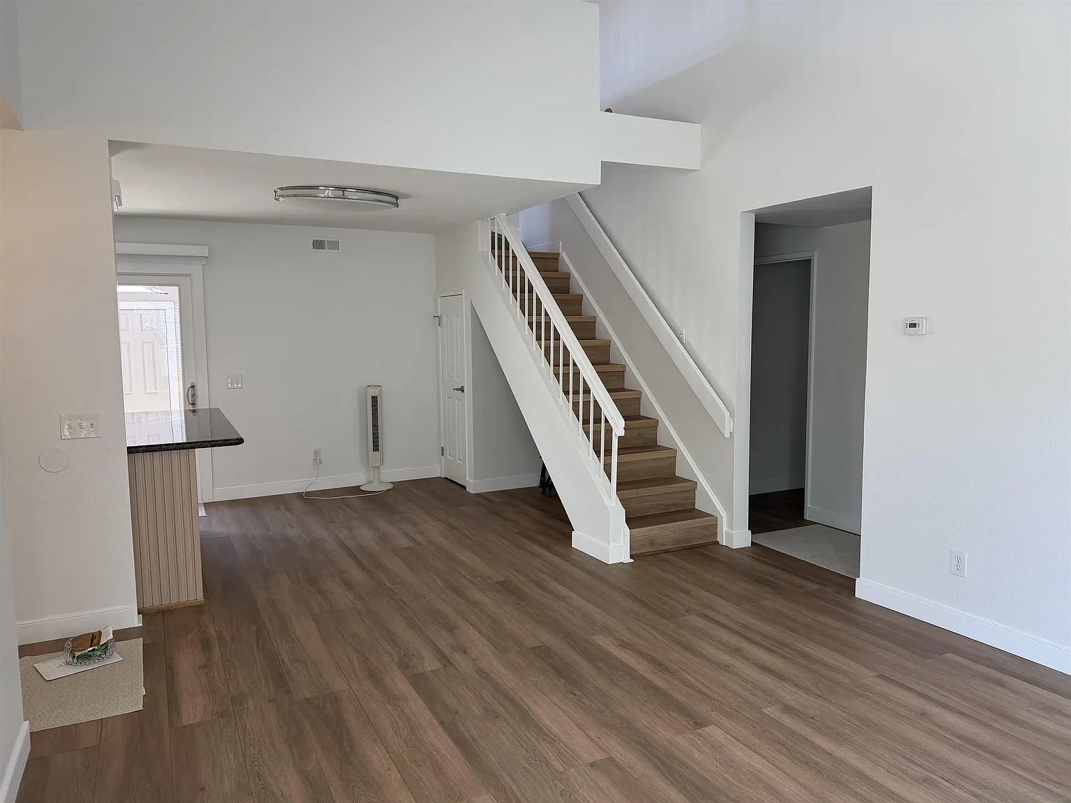 2 bed, 2.0 bath, 932 sqft, $3,500 — Photo 4
