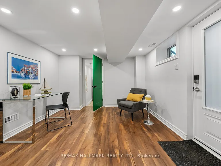 146 Roslin Ave — Photo 32
