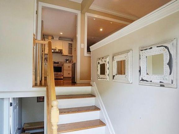 2nd image of 467 Ionia Ave