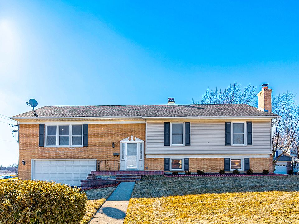1st image of 934 W Oxford Ct