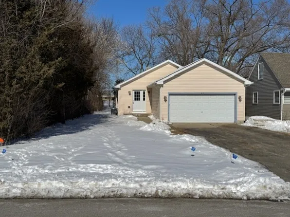 416 N Lincoln Ave, Fox Lake, IL 60020