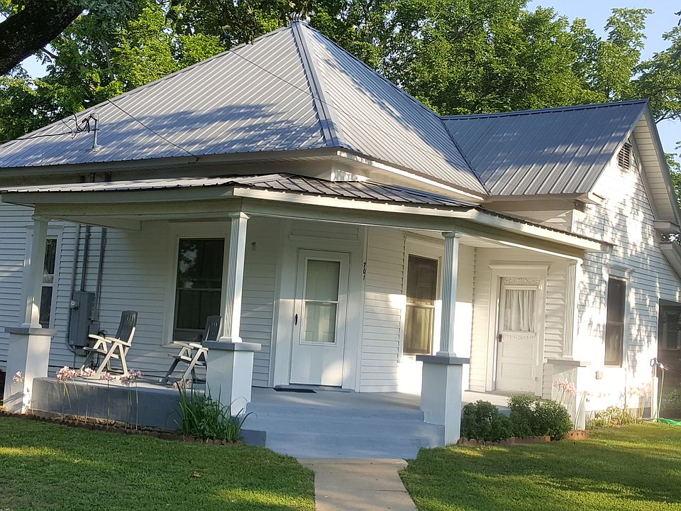 1st image of 701 S College St