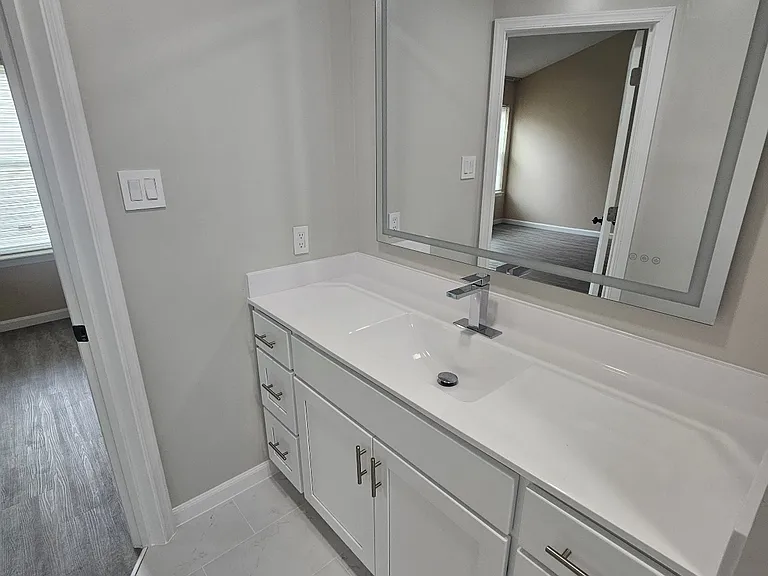 1228 Warwick Dr — Photo 23