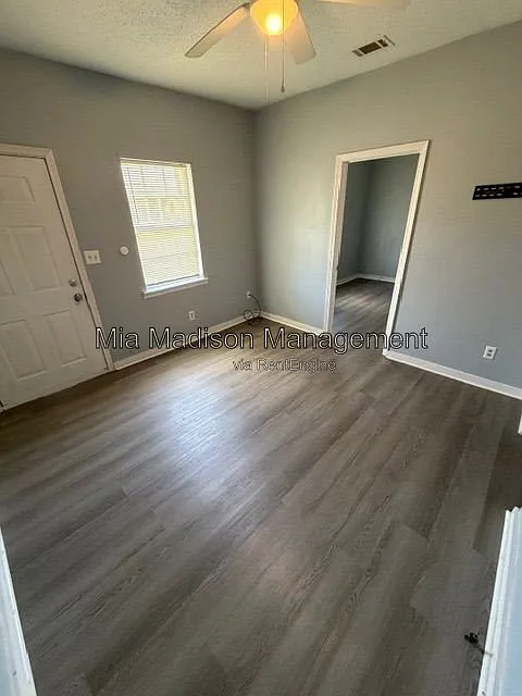 2 bed, 1.0 bath, 672 sqft, $1,200 — Photo 4