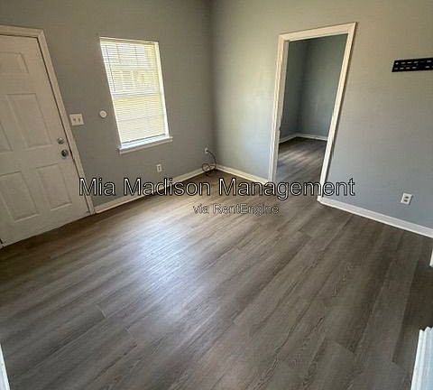3rd image of 1419 Richards St