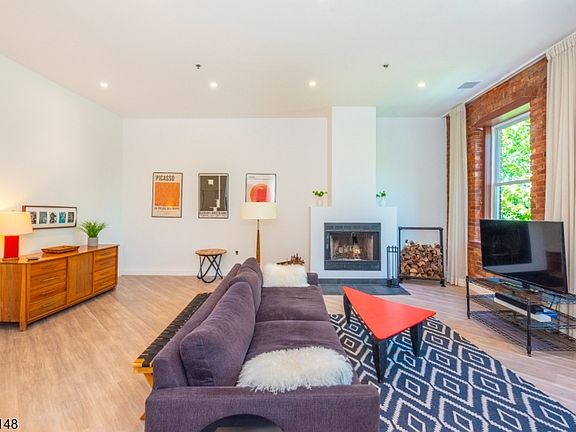 4th image of 260 Main St APT 313