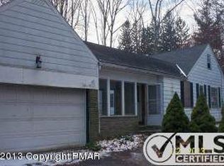 536 Prices Dr, Cresco, PA 18326