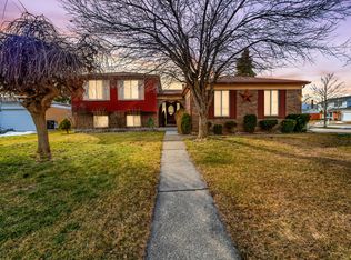 35851 Dunston Dr, Sterling Heights, MI 48310