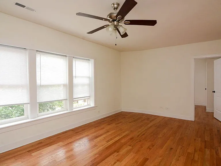 4804 N Avers Ave #202 — Photo 4