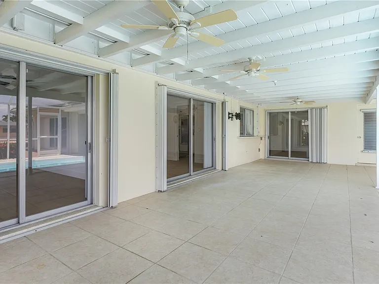 5609 De Soto Ct — Photo 40