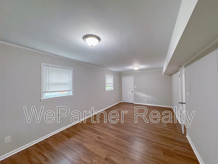 2223 Shamrock Dr — Photo 24