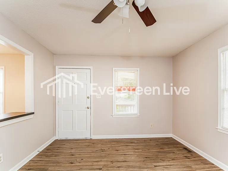 2716 Shaftsbury St — Photo 5