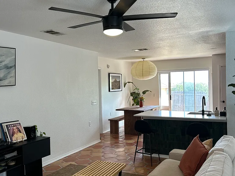 5213 Krueger Ln — Photo 4