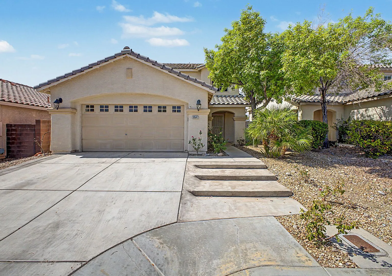 4-Bedroom Home in Summerlin with pool! — Photo 2