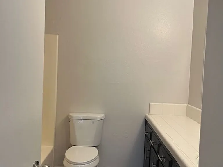 7600 N Laurelglen Blvd #A-E — Photo 11