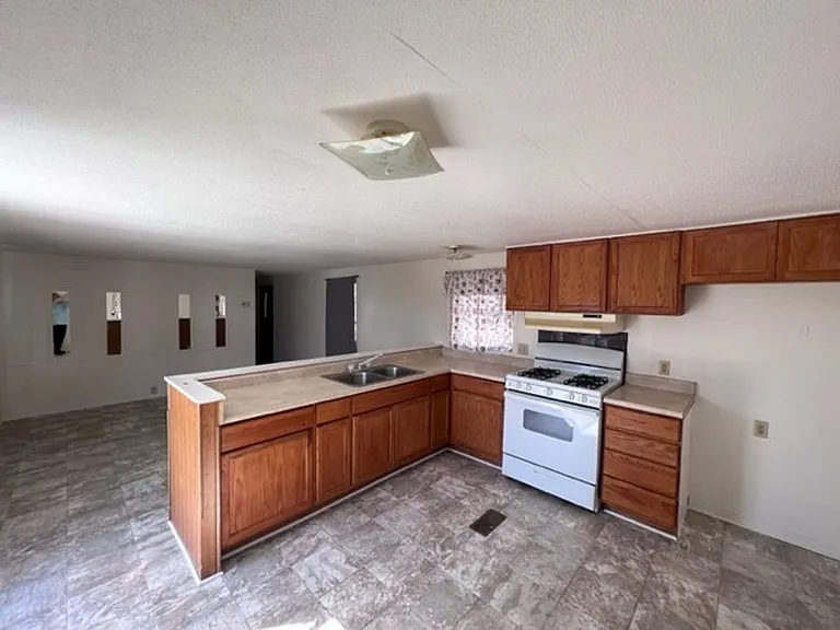 2102 Hermosa Dr — Photo 8
