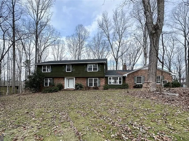 195 Deerfield Rd — Photo 1