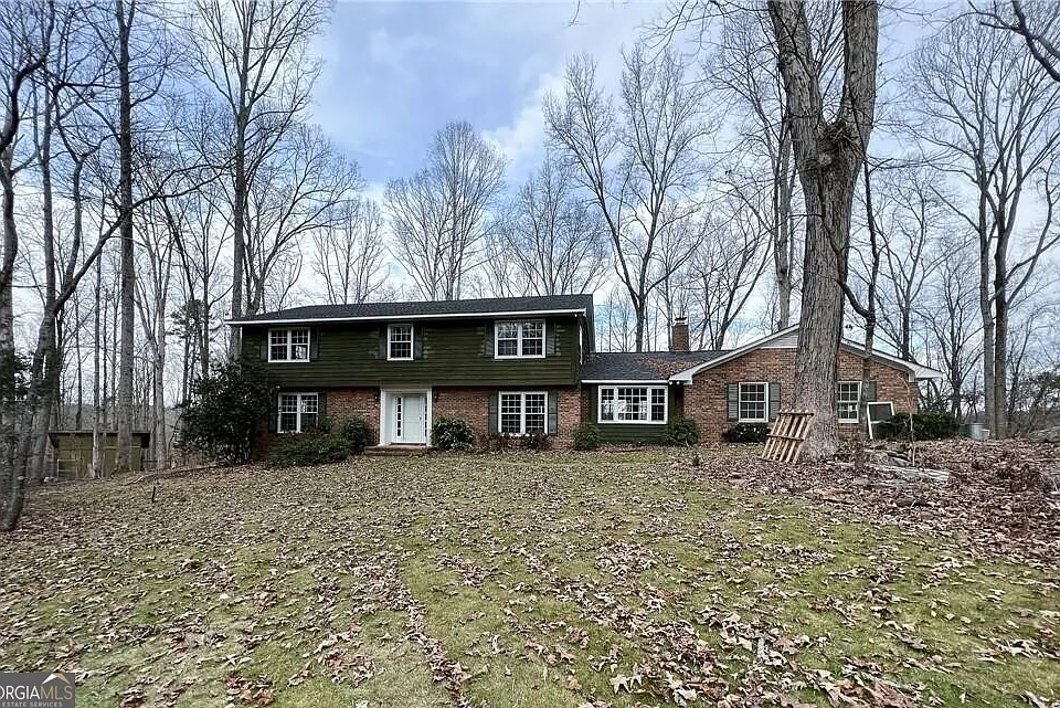 195 Deerfield Rd