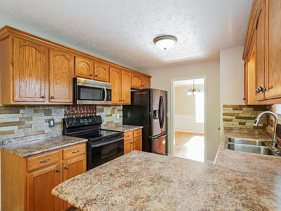 5th image of 1395 Ambleside Dr