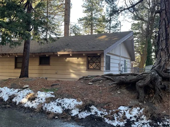 31445 Ocean View Dr, Running Springs, CA 92382