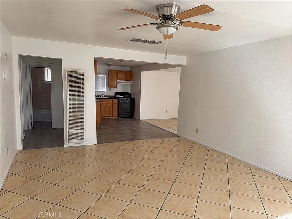 3 bed, 855 sqft, $1,750 — Photo 2