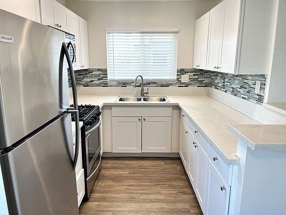4th image of 4621 32nd St #8