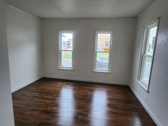 4th image of 8 Vrooman Ave #1