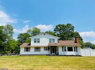 9 Snowdrift Dr, Piscataway, NJ 08854