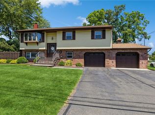 18 Centennial Dr, Garnerville, NY 10923